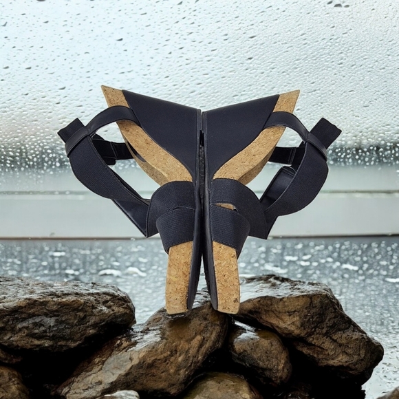 Jessica Simpson woman's Size 8.5. Strappy wedges with platform. In awesome shap. - Picture 6 of 8